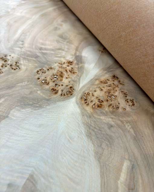 Images 3+4: When assembled correctly, some veneer sheets could be hung on the wall as unique and sustainable works of art. Photos: Schorn & Groh GmbH